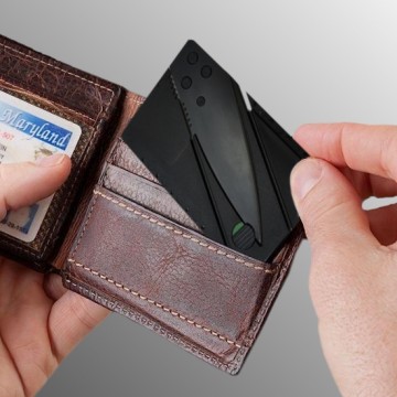 Skládací nůž ve tvaru kreditní karty